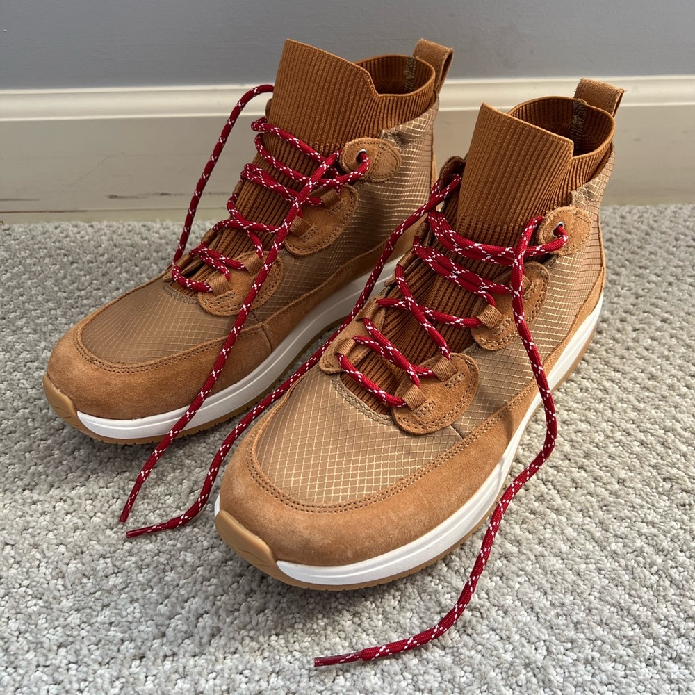 Nurture High Top Sneakers size 9